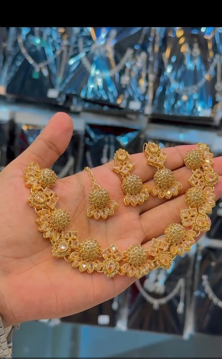 NECKLACE