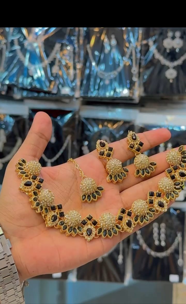 NECKLACE