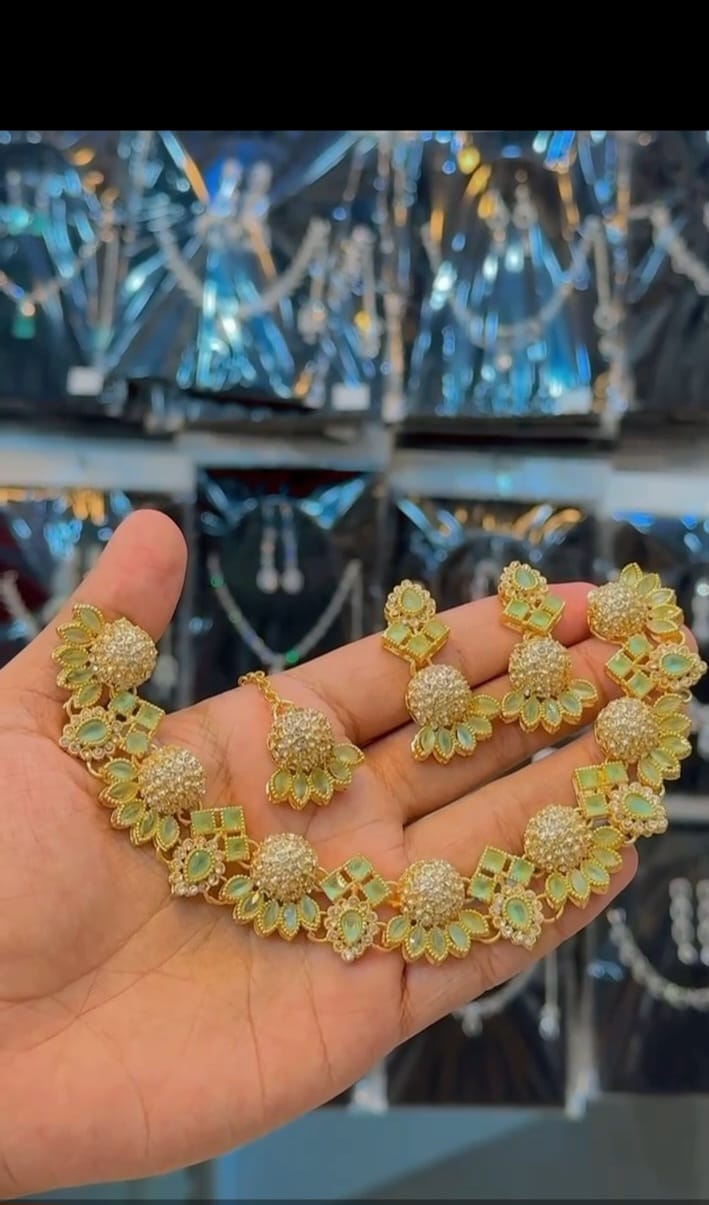 NECKLACE